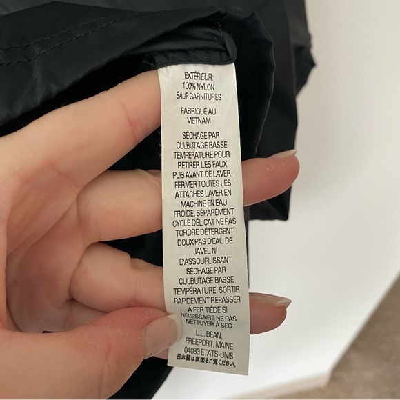 L.L. Bean | Women's Packable Casco Bay Windbreaker Size Medium - Picture 6 of 7